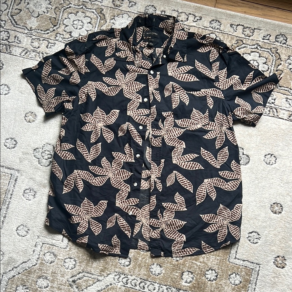 Banana Republic Men's Black and Tan Patterned Shirt